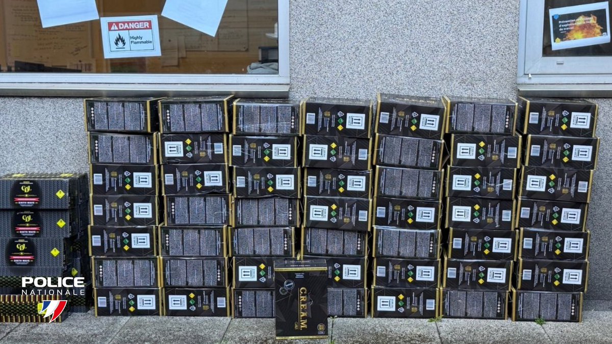 𝗣𝗹𝘂𝘀 𝗱𝗲 𝟯𝟬𝟬 𝗯𝗼𝘂𝘁𝗲𝗶𝗹𝗹𝗲𝘀 𝗱𝗲 𝗽𝗿𝗼𝘁𝗼𝘅𝘆𝗱𝗲 𝗱’𝗮𝘇𝗼𝘁𝗲 𝘀𝗮𝗶𝘀𝗶𝗲𝘀 𝗹𝗼𝗿𝘀 𝗱’𝘂𝗻 𝗰𝗼𝗻𝘁𝗿𝗼̂𝗹𝗲 ‼️

Vendredi dernier à Saint-Pierre-des-Corps (37), les policiers de la BAC ont découvert 310 bonbonnes de protoxyde d’azote à bord d’un véhicule,