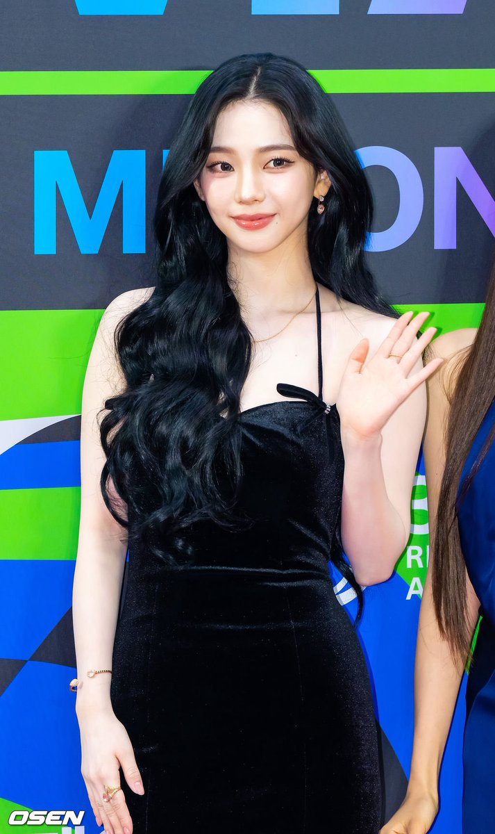 CherishKarinaVN's tweet photo. KARINA IS UNREAL

#에스파 #카리나 https://t.co/p2gxUe3594
