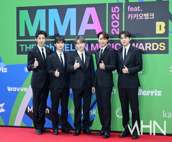 knockknock0408's tweet photo. CHANYEOL D.O. KAI SEHUN SUHO https://t.co/1uhtQY3yng