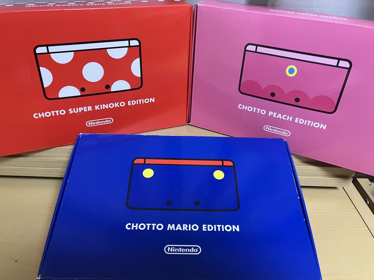 ちょっとマリオな3DSが3台揃いました！ 可愛いデザインで良いですね。