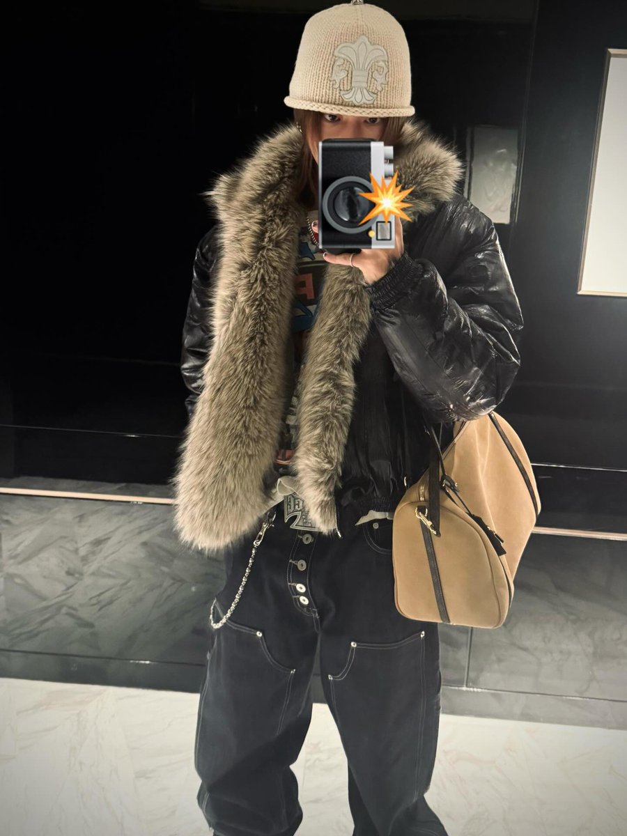 with8ight's tweet photo. 띠예잇 너 갸루 재능있어 https://t.co/ItkyUxXkqk