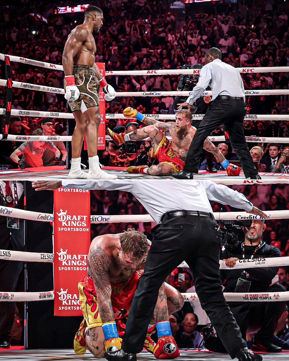 jaokojohnmark's tweet photo. Jake Paul's  jaw got broken twice with just a single #KnockOut Punch. 

That Punch from Joshua must have been personal. Do you think it was really a punch made for athletics  ? 
#JakeJoshua https://t.co/G9HOWqgSqO