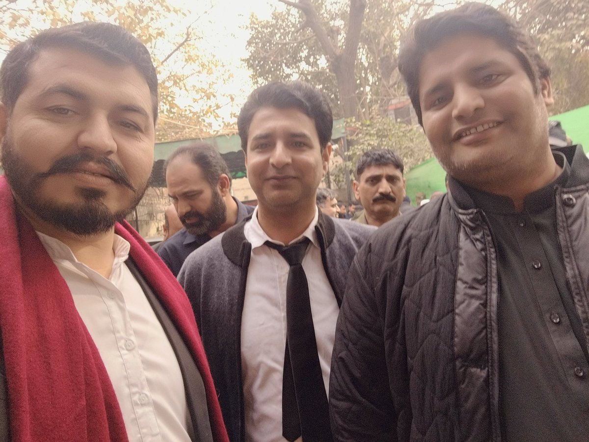 صدر شمالی پنجاب انصاف یوتھ ونگ راجہ ثاقب کو  تین روزی ریمانڈ کے بعد اے ٹی سی عدالت میں پیش کر دیا 
انشاءاللہ ہم اپنے ساتھیوں کو کبھی اکیلا نہیں چھوڑیں گے 
<a href="/ImranRiazKhan/">Imran Riaz Khan</a> <a href="/_IrfanSaleemPTI/">Irfan Saleem</a> <a href="/KaKaR_101/">Noor Kakar🇵🇰</a> <a href="/MAbbasiPTI/">Mubashir Abbasi</a> <a href="/EhsanToorPTI/">Ehsan Toor</a>