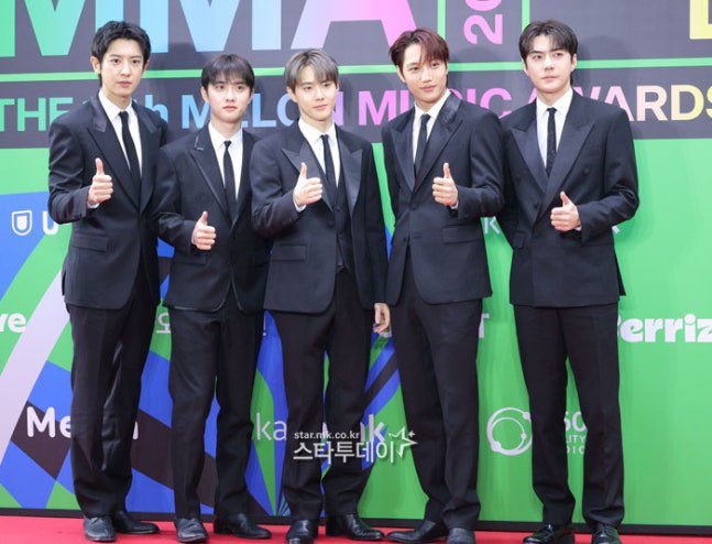 EXOGlobal's tweet image. NEWSPIC 📸 | 251220 EXO @ Melon Music Awards 2025 - Red Carpet

EXO THE MOMENT
#EXO_MMA2025 
#엑소_2025멜론뮤직어워드 
#EXO #엑소 @weareoneEXO
