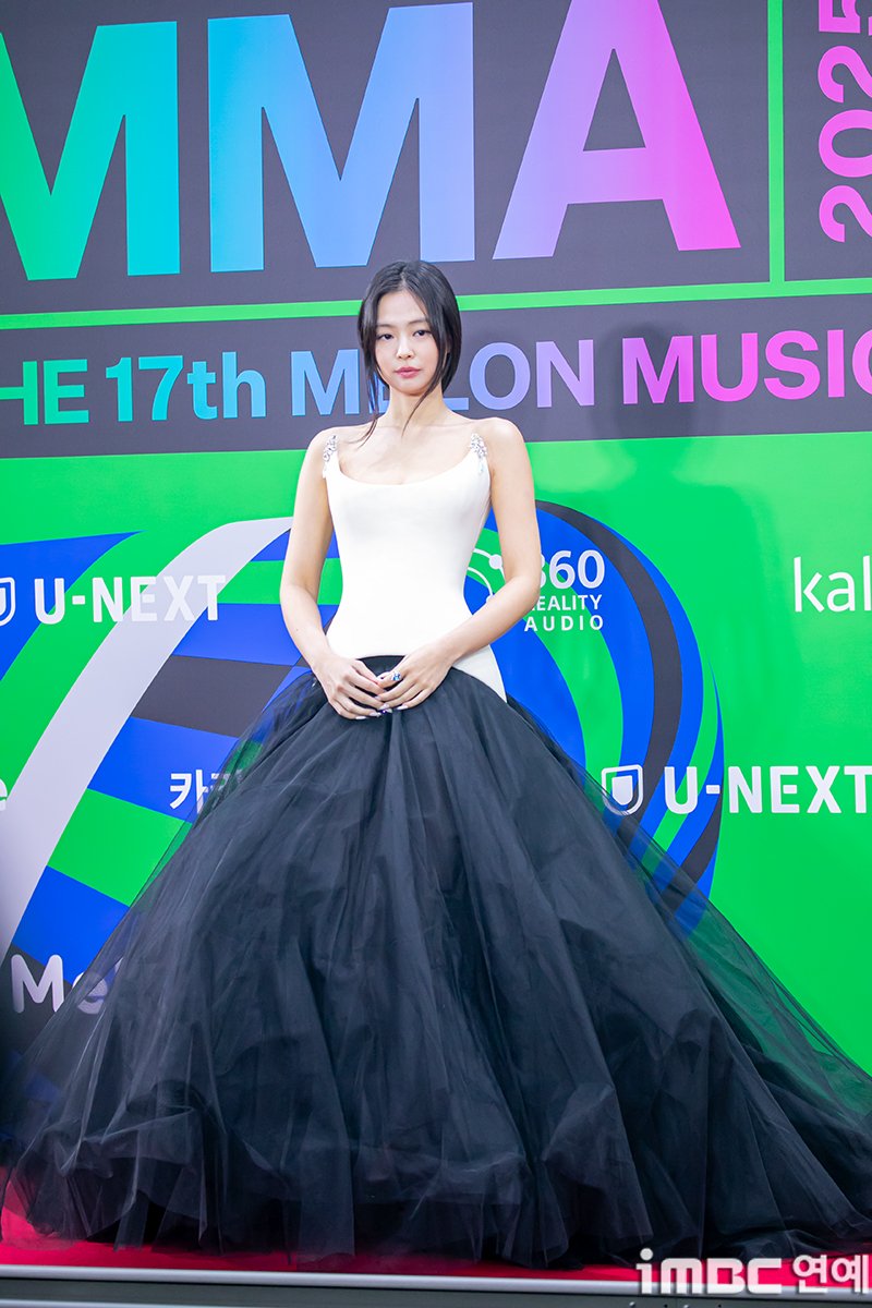 ᴱᴬᴿᵀᴴ ᴶᴱᴺᴺᴵᴱ tweet media