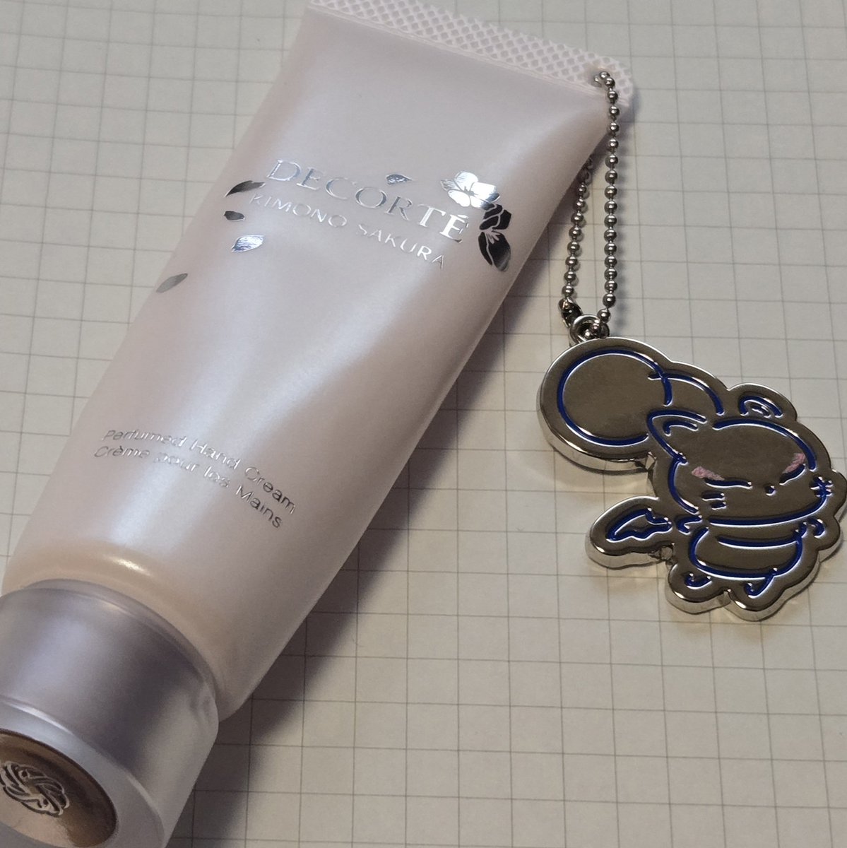 シュウウエムラFF14コラボのビューラーに付いてきたモーグリのチャーム