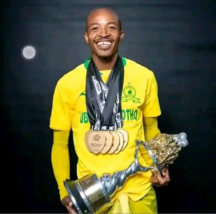 YELL0MAN's tweet photo. Imagine being convinced by Pirates fans that domestic cups matter more than league titles…

Psychological maneuver is fascinating: using its cup success to downplay importance of  league title u haven't won for 13 years is new level of intelligence 
#Sundowns #BetwayPrem https://t.co/Y6HKGo0dOd