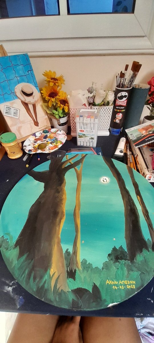 Hello la XL ,comment vous allez?venez commander des tableaux pour vos proches ou pour vous faire plaisir 🫠🥰..écrivez moi en DM (faites pas attention au desordre)