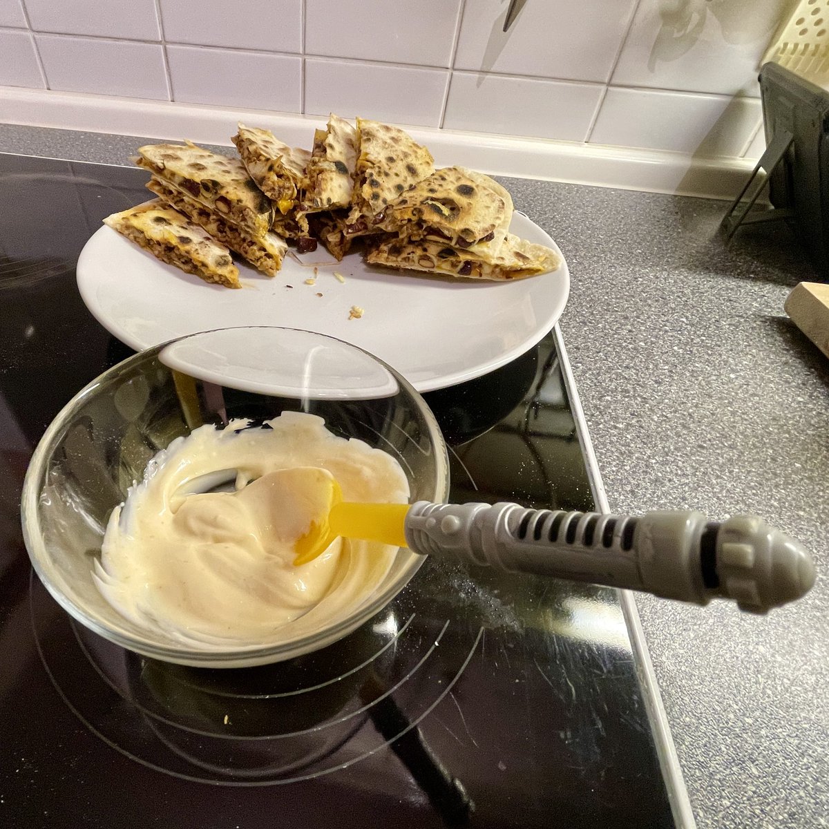 JayGuevara82's tweet photo. #Beef ‚n #Beans #Quesadillas
#dinner #HelsKitchen #FoodPorn #QuesadillaPorn https://t.co/rfWL2AZegR