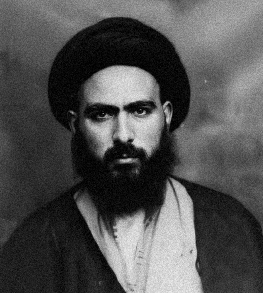 زعيم الحوزة العلمية في النجف الأشرف آية الله العظمى السيّد أبو القاسم الموسوي الخوئي في شبابه، حوالي ١٩٤٧مـ.