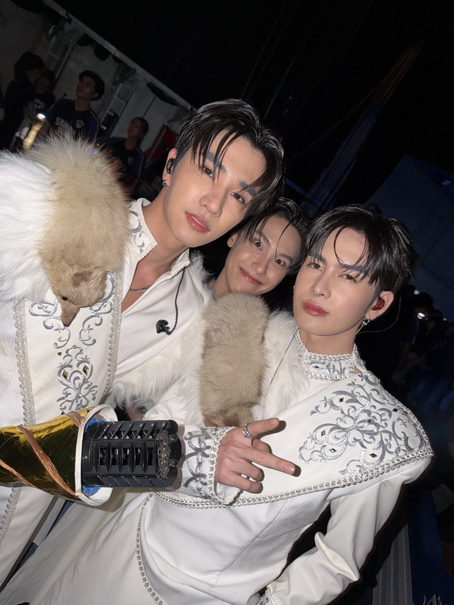 LET ME BREATHEEEEE PERTHSANTA DOMIIA WEWILLWIN