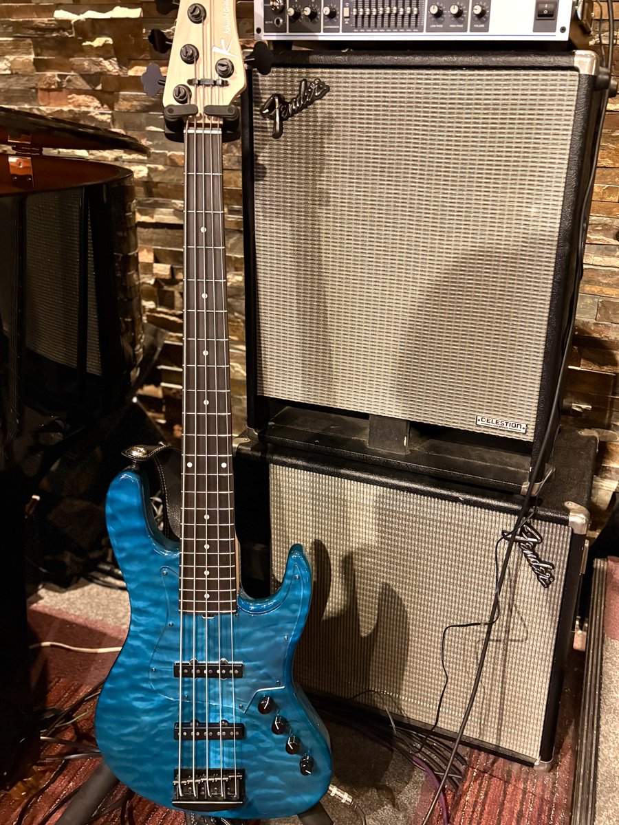 chiakiyoshiike's tweet photo. 今日は石川くんライブです。チケットは完売ですが楽しんでいただけるよう頑張ります…😊🎵
●12/20(土)       [sold out]
自由が丘マッカートニー
石川よしひろ(vo)
中川進(Gt)
森藤晶司(Key)
吉池千秋(b)
清水淳(dr)
open17:30start18:00 
前売¥8000当日¥8500
#kikuchiguitars
#jadfreeraudio
#capo https://t.co/Ua2PS2jdwh