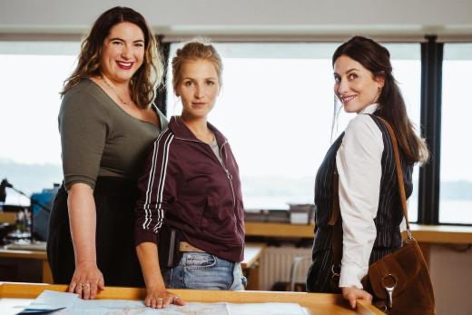 📈#Audiences | #france2 

Très large leader hier avec la fiction inédite « Les trois Brestoises » adaptée des romans éponymes de Pierre Pouchairet :

📍4,5M de tvsp   

💫Avec #DeborahKrey <a href="/GaccioCha/">Charlotte Gaccio</a> #GaranceThenault

▶️Dispo sur france.tv