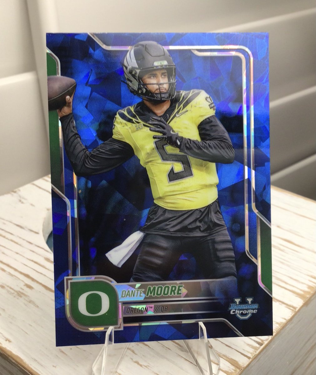 du47222292's tweet image. Last Giveaway - 2025 Bowman Chrome U Dante Moore
#Giveaway #Oregon
Like🏈Follow🏈Repost🏈
Is  Dante  the  #1  pick  in  2026?