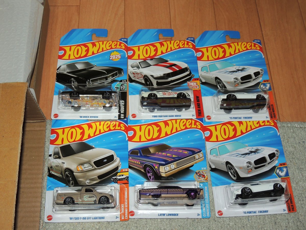 海外から到着。なじみの神梱包の某ショップだと、長旅ながらも、カード