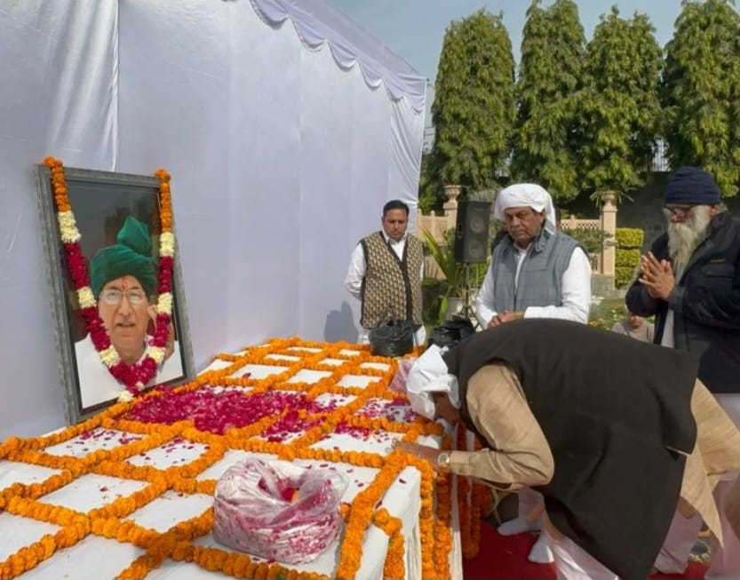 JJPofficial's tweet photo. हरियाणा के पूर्व मुख्यमंत्री आदरणीय चौधरी ओम प्रकाश चौटाला ज़ी को उनकी पहली पुण्यतिथि पर जेजेपी के राष्ट्रीय अध्यक्ष डॉ. अजय सिंह चौटाला जी, पूर्व मंत्री चौ. रणजीत सिंह चौटाला जी, पूर्व विधायक श्रीमती नैना सिंह चौटाला जी, जेजेपी के युवा प्रदेश अध्यक्ष दिग्विजय सिंह चौटाला जी सहित पार्टी के समर्पित पदाधिकारियों व कार्यकर्ताओं ने श्रद्धासुमन अर्पित करते हुए चौटाला साहब को याद किया।