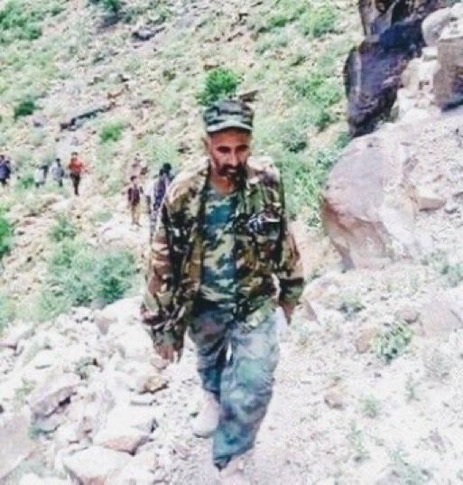 الانتقالي ما كذب على أحد 
لا على التحالف ولا قوى الشمال 
دخل السلطة  براية وهدف واضح: تحرير الجنوب كاملًا 
من راهن على احتوائه أو شرائه بالمناصب خسر الرهان، وذلك ذنبه وسوء تقديره 
مشكلتهم 
لم يفهموا الجنوب… ولم يفهموا الزُبيدي،
الذي كان يبني السفينة بهدوء وهم يسخرون