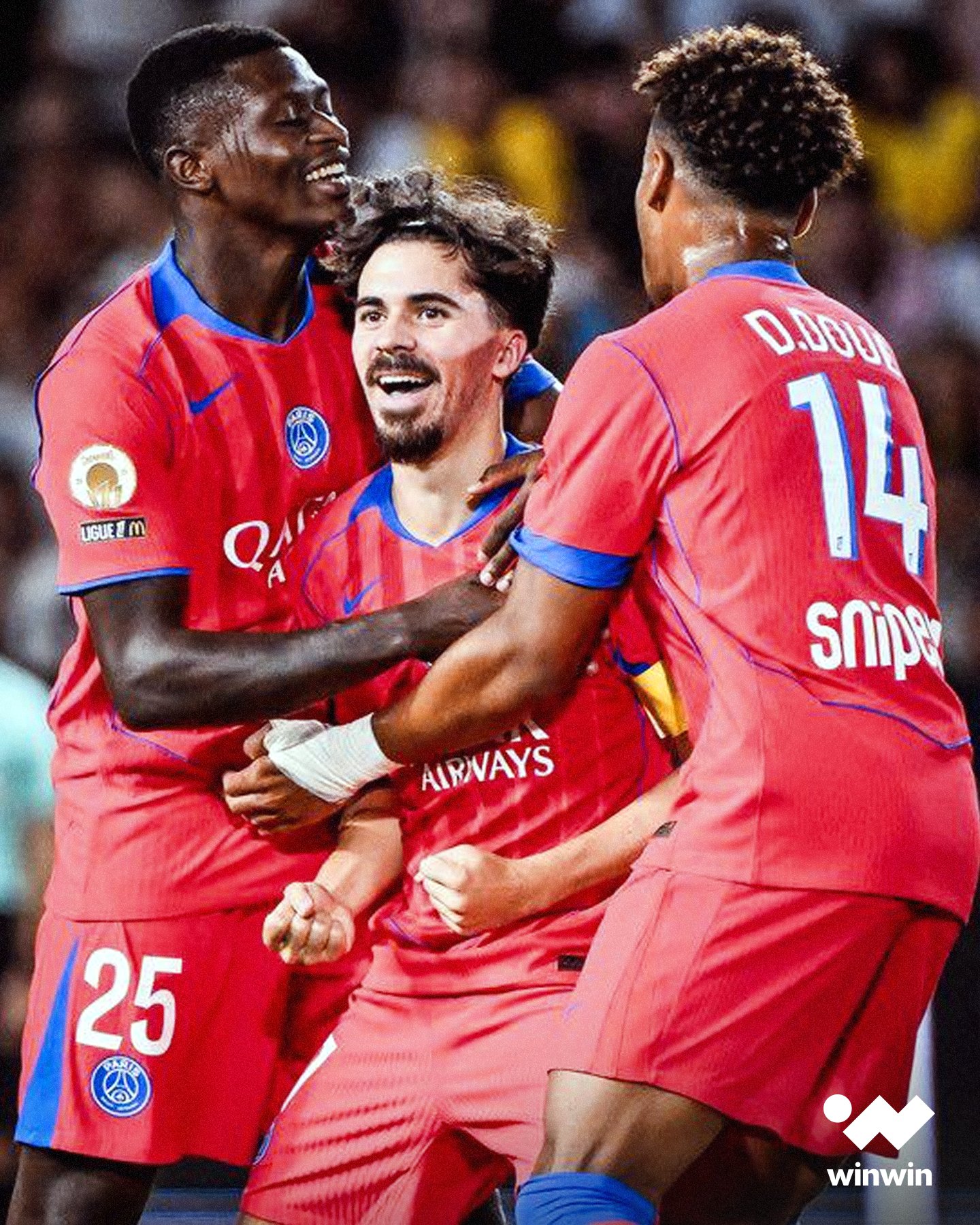 فيتينيا هذا الموسم. لقبان. 30 مباراة. 5 أهداف. 8 تمريرات حاسمة. أرقام قوية وتأثير واضح داخل الملعب 