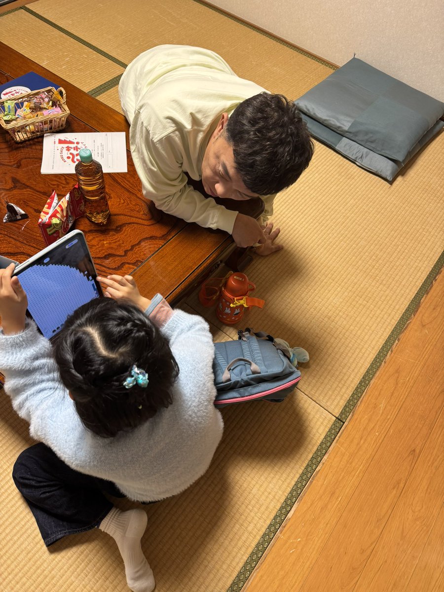 yanohirotaka's tweet image. このあと18:05からNHKで六サテ！。
2025年を振り返ります。
今日は奥さん所用で娘が同伴。
今のところ斉藤とは一切、目が合ってません。
九州沖縄の皆さん是非。

#六サテ