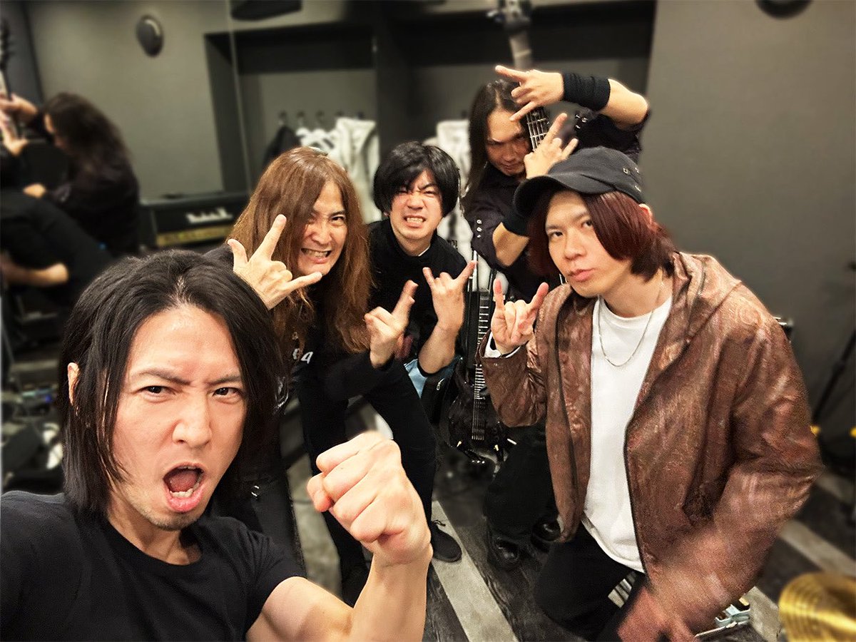 EIZO Japanリハでした！
まずは12/24に新アルバム発売からの12/27にレコ発です👏ひさしぶりのEIZO Japan楽しみだ😊よろしく〜！！！！！！！