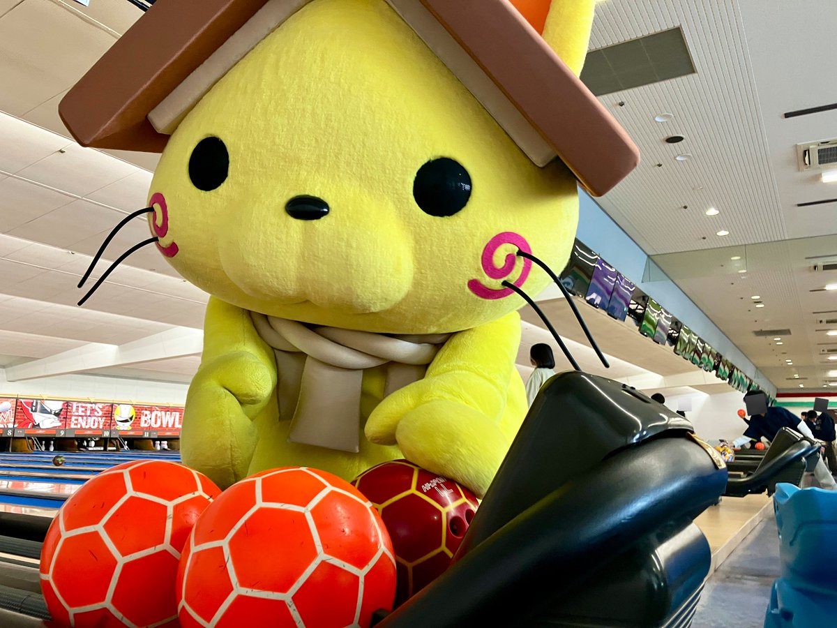 おねーさんとボウリング対決🎳 インスニャライブにゃ(((๑• ̀ω•́ )و