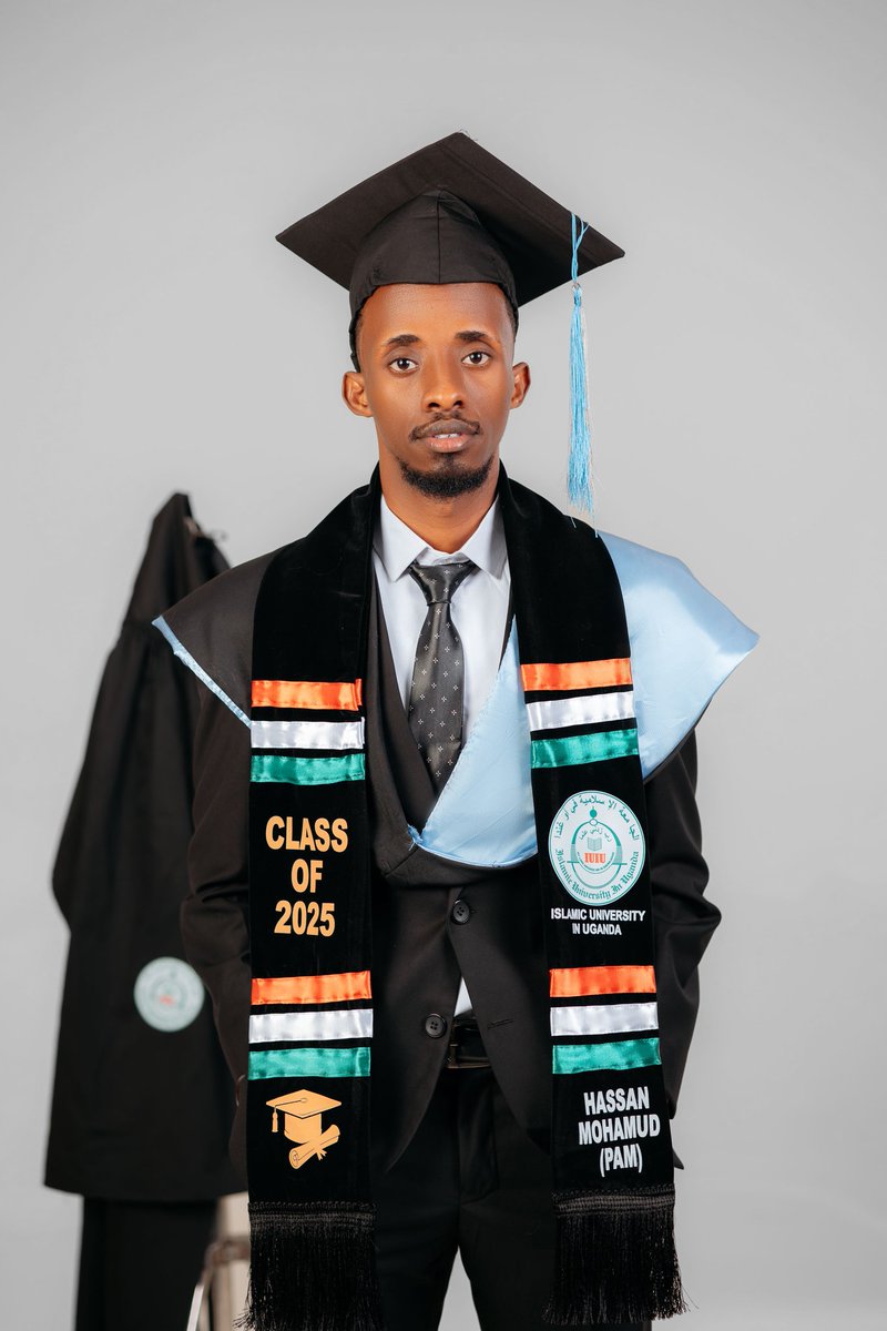 HMQoslaaye's tweet photo. Alhamdulillah Finally @iuiuac 🎓 https://t.co/MexlxEA1z4