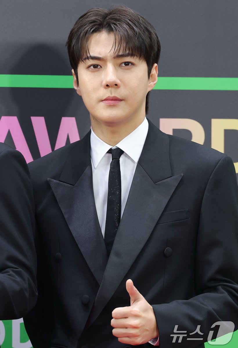 milkteus's tweet photo. sehun at the 2025 melon music awards (mma) red carpet today! 🤵🏻✨

#SehunBackToMMA https://t.co/gMRI6P5EnZ