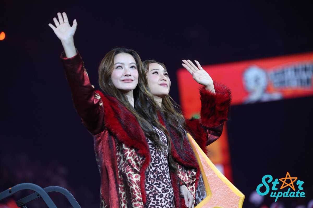 webstarupdate's tweet photo. 2 สาวสุดสวย #น้ำตาลฟิล์ม จากทีม #LightningCheetah ในงาน #GMMTVStarlympic2025 
#NamtanFilm https://t.co/fAhQNgQTFL