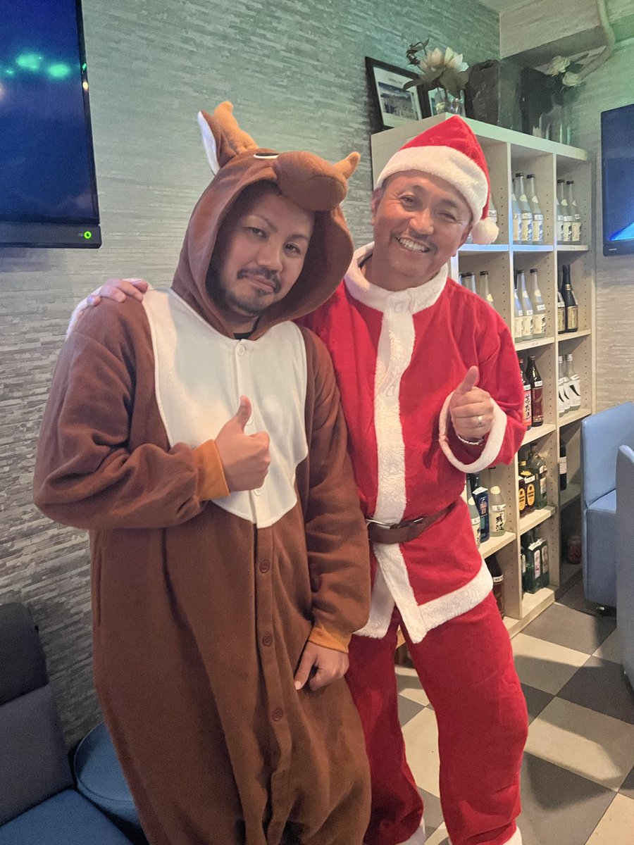 12月20日(土曜日)

今夜も21:00オープンです。

今宵はタツサンタ、ヒーデーサンタでお迎え致します。🎅🏻

クリスマスプレゼントをご用意して、お待ちしてますね。😃