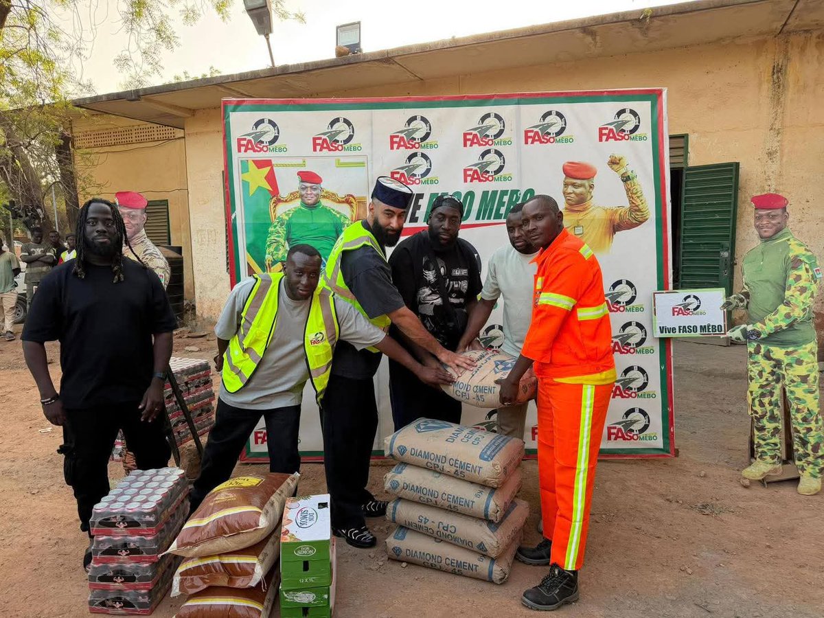 burkina24's tweet image. 🇧🇫 Faso Mêbo : La Fouine offre 100 sacs de ciment soit 5 tonnes ainsi que des vivres, pour soutenir l’initiative présidentielle 

Il est présent au Burkina Faso dans le cadre d’un événement majeur des fêtes de fin d’année, rapporte la RTB.  

#Burkina24