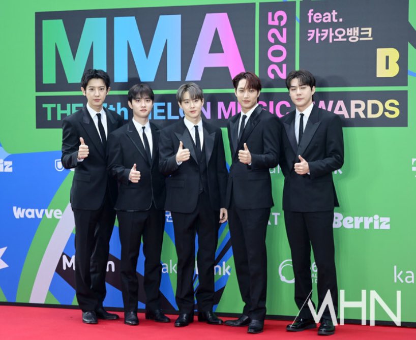 u_han94's tweet image. The members in                    The fandom: 
black suits