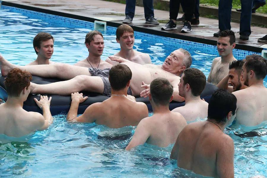 RealPezduza's tweet image. ⚡️Минюст США опубликовал засекреченные кадры по делу Эпштейна