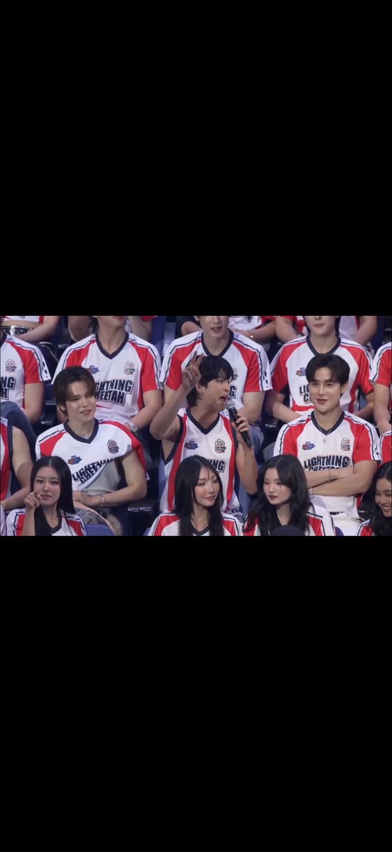 antonel20085045's tweet image. Ciize: yes I am looking at you 

CIIZE  STARLYMPICS
#GMMTVStarlympics2025
#ciizezphr