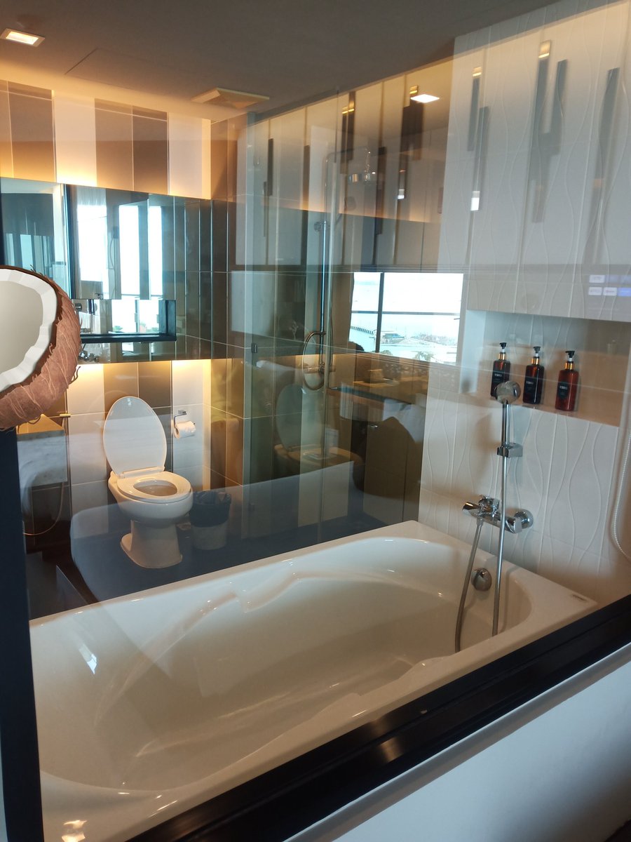 พัทยากันมั้ยคะ
#LGBTQIA #เลสเบี้ยน #พัทยา #สตรีหมายเลขสี่