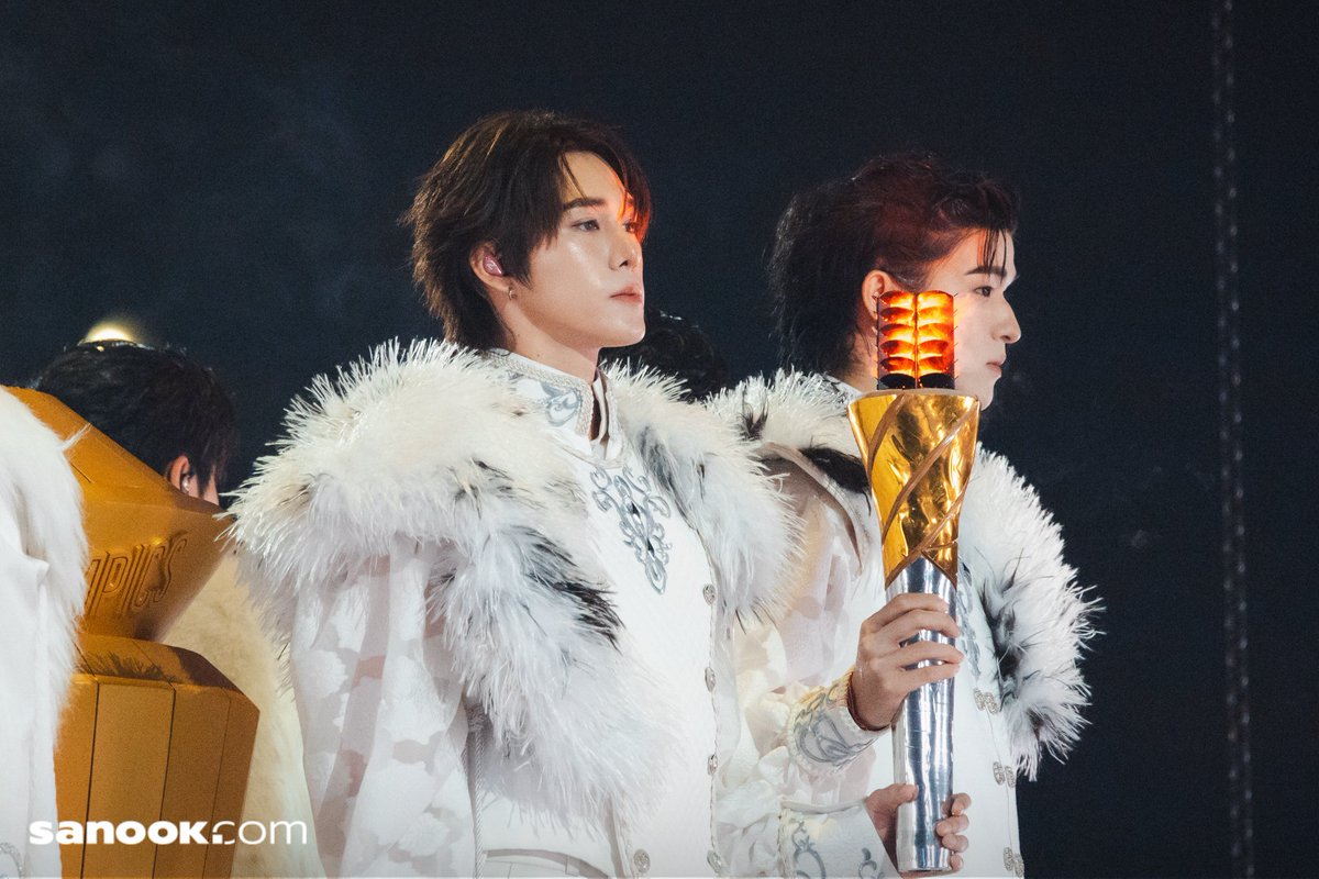 Sanook's tweet image. ออร่ากระจาย🔥 สกาย-นานิ จุดคบเพลิงพิธีเปิด GMMTV STARLYMPICS 2025 🩵🩷

SKYNANI SMYLENEONE NO1
#GMMTVSTARLYMPICS2025
#Sanook