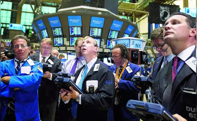 🚨 INVESTING : Quale pacchetto di azioni sceglieresti di possedere nei prossimi 5 anni? A, B o C?