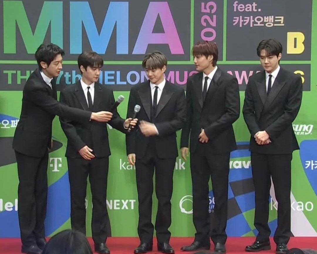 WHY IS THIS SO FUNNY 😭