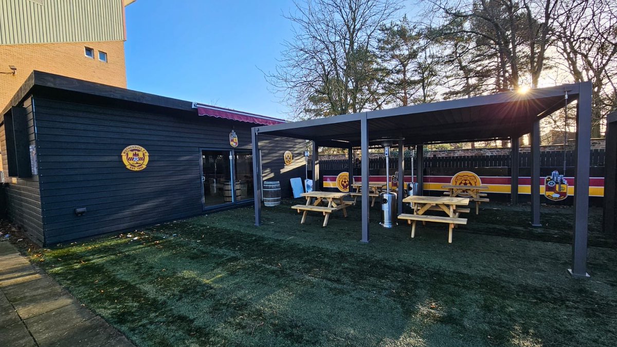 Greganderson_21's tweet photo. With club 100 now closed , get yourself into Mrs Baillies Bar and enjoy some festive activities with the family pre match and grab a drink all while supporting the club in our new Fan zone . I have even stuck out the patio heaters in our new covered external areas .😜⚽️❤️🎅 https://t.co/LDCvMcsHhH