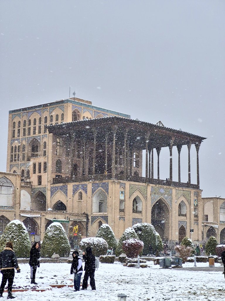 اصفهان وقتی برف بیاد
اینجوری بهشت میشه :)