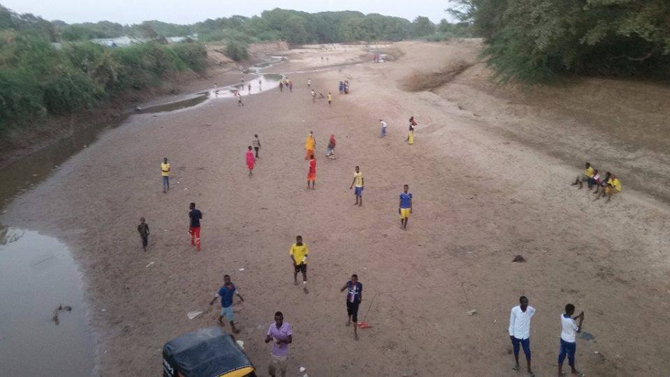 MuAbdirahman's tweet photo. In Short:
“How can you smile and take pictures in front of a fake river when our real rivers are empty because of their dams?”
If you want, I can also:
Make it more emotional (for social media),
@HarunMaruf @GaroweOnline @ygaraad @HIPSINSTITUTE @SomaliPM https://t.co/Gt2VVTviNW
