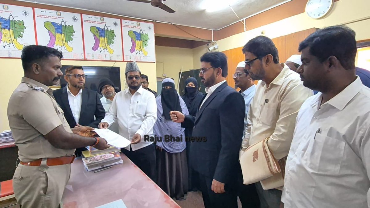 wpi_tirupattur's tweet photo. #welfareparty complaint against @NitishKumar in #vaniyambadi filling #zerofir #FIR #NitishKumar 
#NitishKumarMafiMango  #HijabControversy #hijab 
@NCWIndia @News18Bihar @IPS_Association @PTI_News @PCITweets @AFP @AJEnglish @Millat_Times @maktoobhindi @yadavtejashwi https://t.co/JpoHkkXmkE