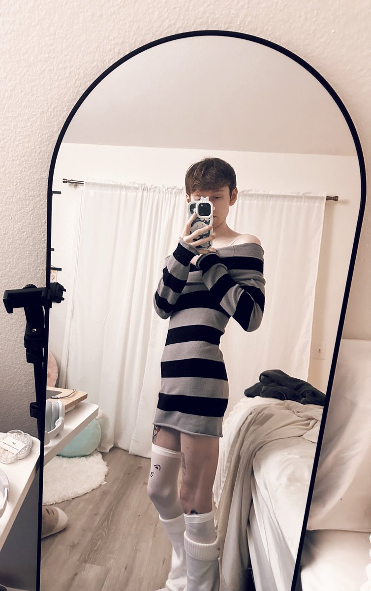 boys should wear dresses more am i right?  🤍