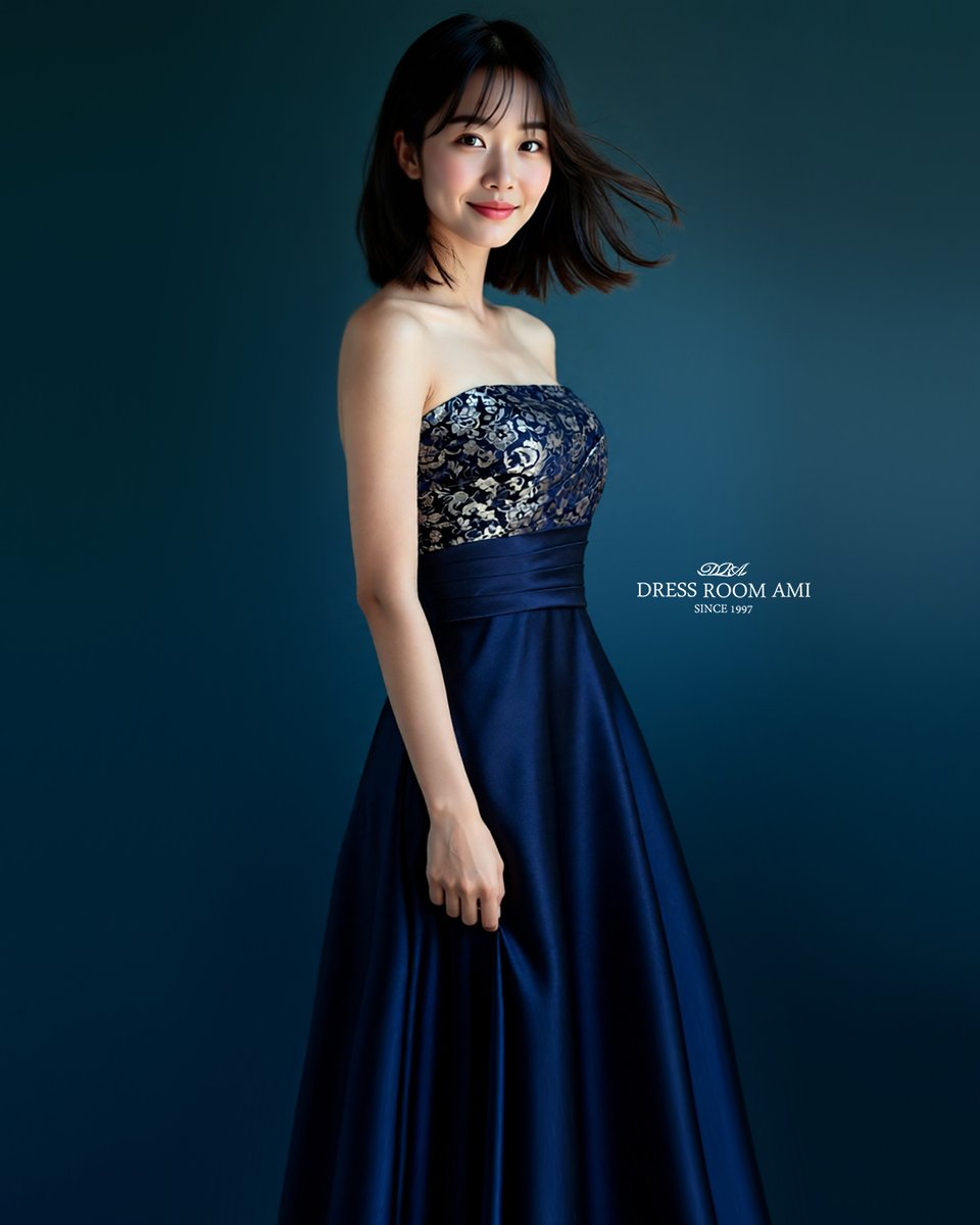 胸元ジャガード刺繍の深みのあるネイビーカラー演奏会ロングドレスを再