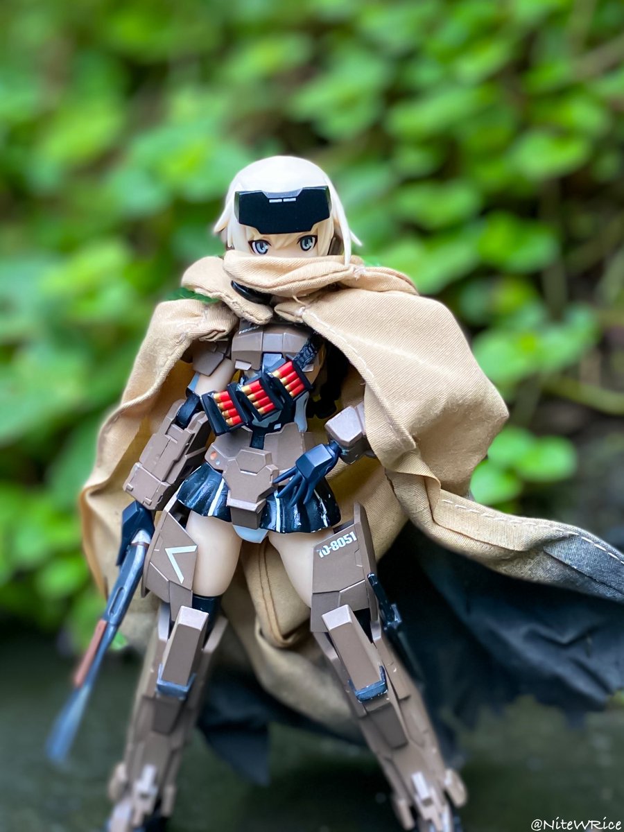 Gourai Skirmisher Variant: lighter, more agile version based on her hardy original chassis, ideal for exploration and urban ops. Excess armour and armament have been removed to reduce weight. Optimised for hit-and-run and ruthless close-quarters combat.

#FAガール #旅する機娘