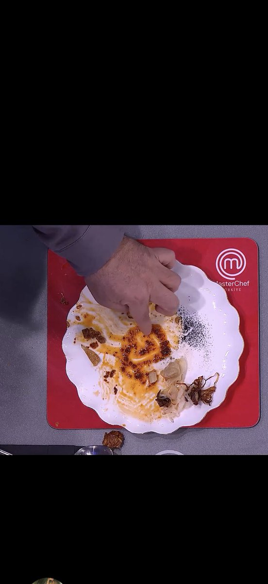 Masterchefde çok kaşık atıldı ama böyle bir konuşma ilk defa Kereme yapıldı.Altın kaşıkdan çok daha değerli Altın Söz aldı Kerem şefim
#MasterChefTürkiye 
<a href="/KeremBilginer/">Kerem Bilginer</a>