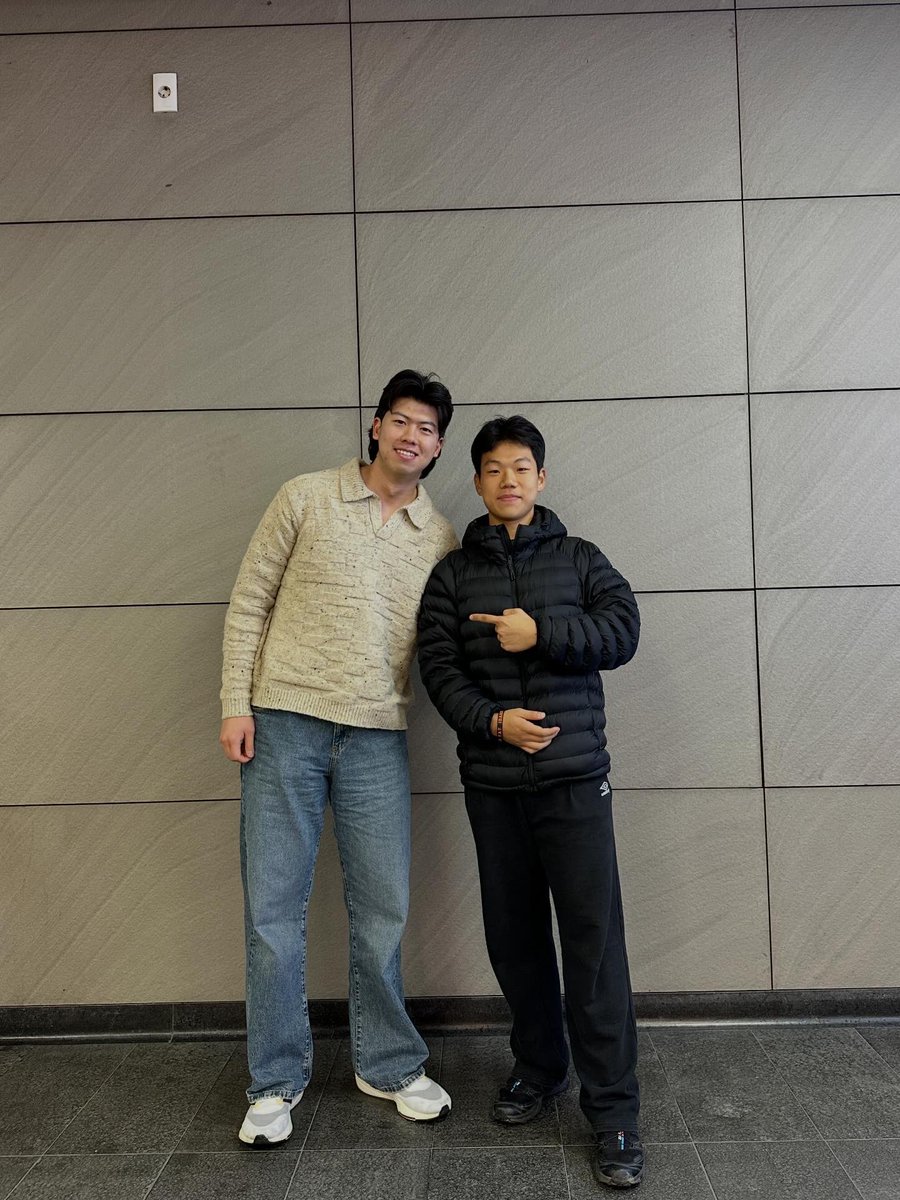 Topaz_j21's tweet photo. Today I met @Kangjh_88 , who is currently playing as a kicker at Idaho State.
I received so much great advice and encouragement, and it truly meant a lot to me.
Thank you for taking the time, Jinhyun.
I'm gonna make it🔥 https://t.co/CS0boECnN7