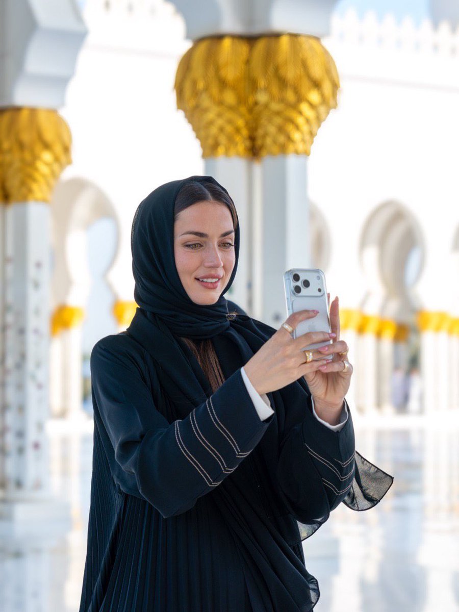 bestofadearmas's tweet photo. Ana de Armas photographed by Anas Tinawe during her trip to Abu Dhabi. https://t.co/mUJuDlbrds