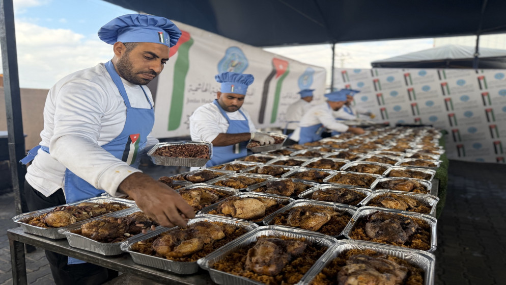 الحملة الأردنية والخيرية الهاشمية توزعان وجبات ساخنة في شمال وجنوب غزة #الأردن 