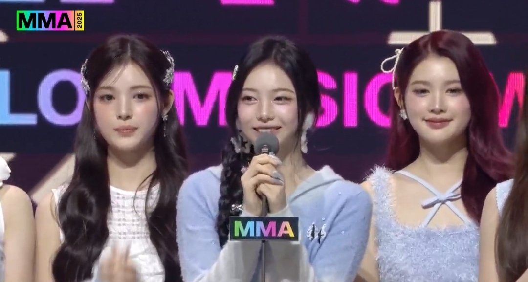 H2H_MEI's tweet photo. Congratulation Hearts2Hearts for winning 'Global Fan's Choice' Melon Music Awards 2025!🏆

📍Hearts2Hearts is the first winner of the new Global Fans' Choice nomination on history MMA. 

H2H  SHINES AT MMA
#H2HOnMMAStage
#하츠투하츠 #Hearts2Hearts #H2H @Hearts2Hearts https://t.co/vulkF0rUxN