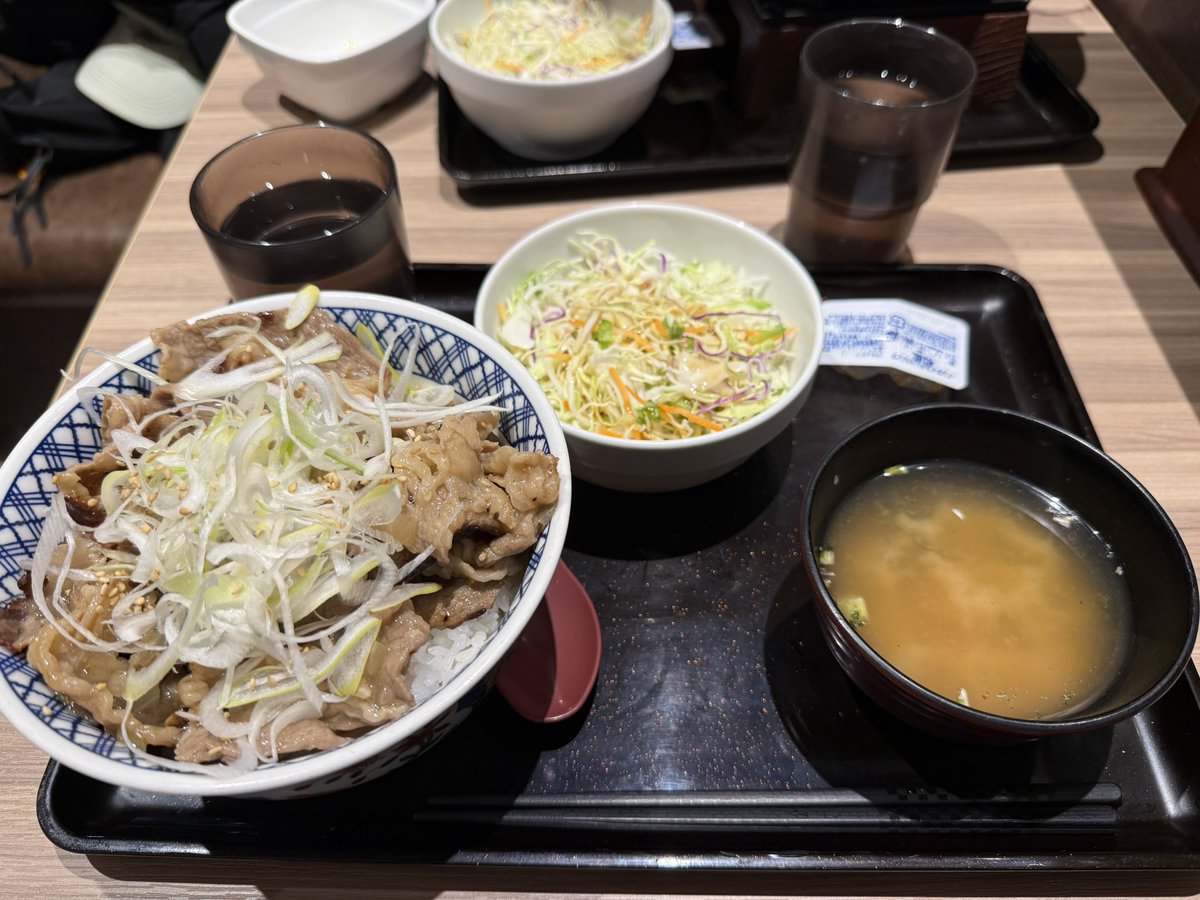 mossan1014's tweet photo. 暴飲暴食じゃあああああああああああああ https://t.co/HlFKTLROC3